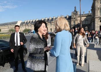 김정숙 여사 옷값 논란, 김어준 등판 “가짜뉴스”주장