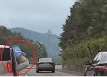 [이런 일도]고속도로 한복판서 차 문 열더니 엉덩이춤을…