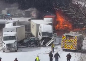 눈보라 속 차량 “쾅 쾅 쾅”… 50중 추돌 참사