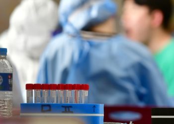 코로나 불길 못 잡는 광주, 전남..3일 연속 2만명대