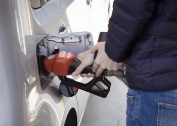 개스 지원금 최대 900달러 환급 기대..연방 500달러+가주 400달러