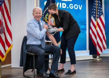 바이든 대통령, 두번째 부스터샷 접종