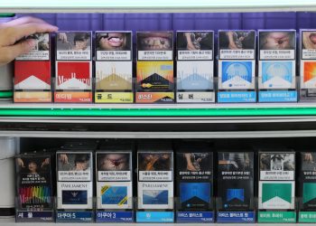 월마트 캘리포니아 등 매장서 담배 판매 중단