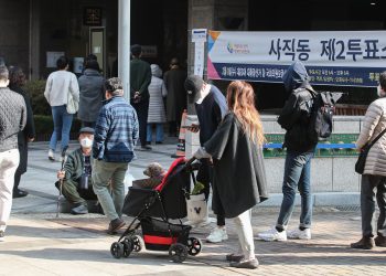 중복투표 시도·투표용지 2장·봉인훼손 “대혼란”…선거관리 엉망