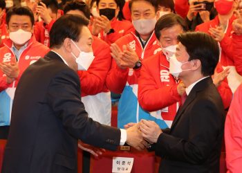 尹, 안철수 인수위원장 유력 검토…안, 수락한듯