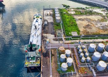 사상 최대 규모 비축유 방출에 유가 급락