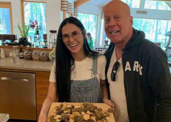 의리있는 여자 데미 무어…’실어증’ 전 남편 브루스 윌리스 곁에