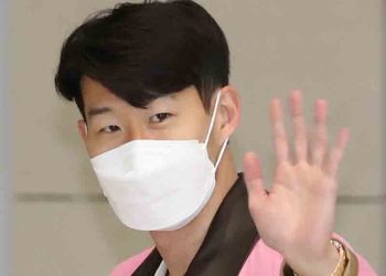 ‘멀티골 예열’ 손흥민, 이란전 앞두고 귀국