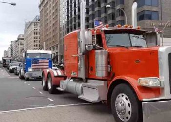 트럭 시위대 캘리포니아 향해 출발