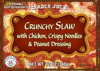 ‘트레이더 조’ 인기 샐러드 리콜…플래스틱 조각 들어가