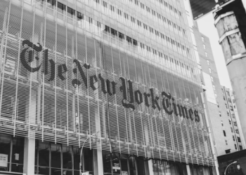 냉전도 버텼는데… NYT 100년만에 러시아서 철수