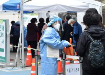 WSJ”한국, 치명률 최저… 첫 엔데믹 전환 사례”