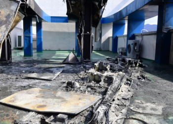 한국 공군 훈련기 공중충돌, 4명 사망..교회 화재