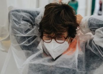 “백신 안맞았어도 출근해..마스크는 알아서”