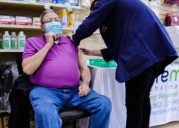 [이런 일도]”백신패스 팔려고”…주사 90번 맞은 60세 남성