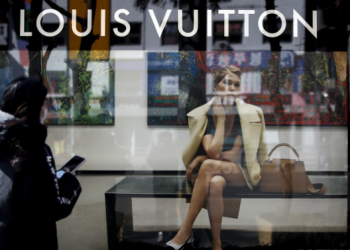 상류층도 명품·고가브랜드 소비 줄이나..경기침체 위기감