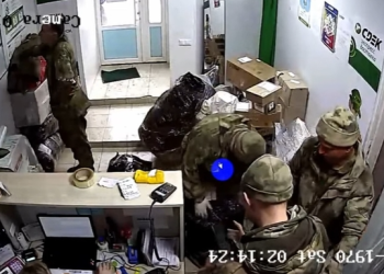 러시아 군인들, 우크라 약탈품 택배로 집에 보내