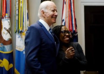 역사적인 첫 흑인 여성 대법관 탄생