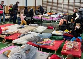 우크라 난민 438만 명…58% 폴란드행