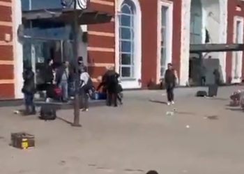 돈바스 기차역 집속탄 포격..난민 39명 사망(영상)