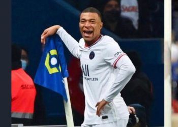 음바페 붙잡는 파리생제르망, 2400억 쏜다