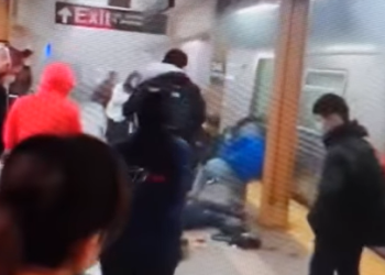 뉴욕지하철서 무차별 총기난사, 최소 29명 부상..방독면 쓴 괴한 추적 중