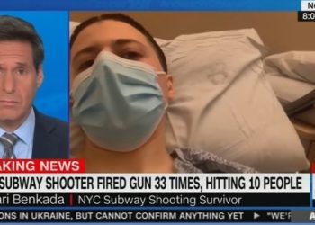 (4보)임신부 지키다 총맞아…”다신 지하철 못탈듯”