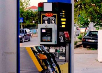 국제유가 떨어지는데 주유소 개스값은 왜 안내릴까