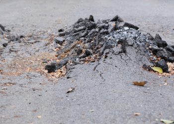 “울퉁불퉁 보도에 앞니 2개 부러져”..시정부 40만달러 지급