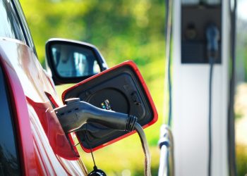 “2035년까지 모든신차 전기차로”..충전소 25만개 추가