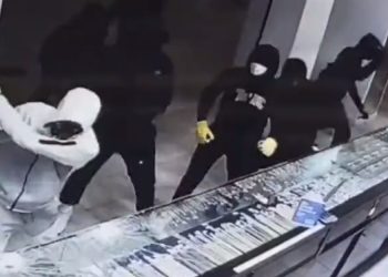 공포의 ‘스매시 그랩’ 5인조 무장강도단 전원 체포