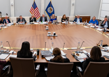 “미래 성장 전망 어두워..인플레 압박 여전히 강세”