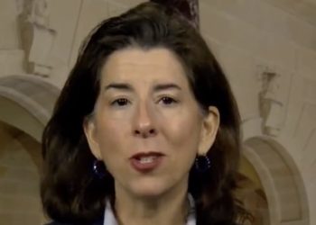 상무장관 “러군, 수출 통제로 탱크 등 부품 구입 어려움”