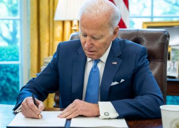 바이든,”돈 다 떨어졌다”..의회에 우크라 추가 자금 요청