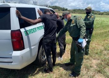 국경밀입국 폭발적 증가..20년만에 최대, 3월에만 22만명 돌파