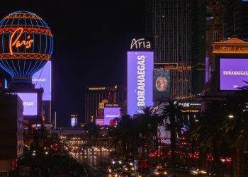 “BTS 세계관이 라스베거스에…방탄의 차별점, ‘아미’ “