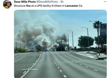 UPS 시설 대형 화재, 배달 트럭 수십 대 불에 타