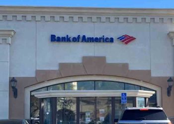 BOA 무장강도, 대치 중 경찰 총에 사망