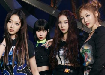 “만지는 거 빼고 다해” 걸그룹 에스파, 경복고 공연서 봉변