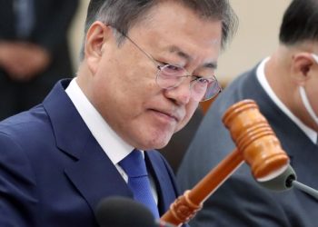 문재인, ‘검수완박’법안 공포…검찰 수사·기소 분리 검찰청법·형소법