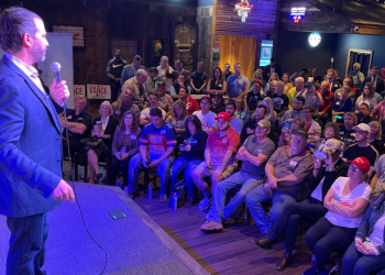 여전한 막강 파워 트럼프, 낙점 후보 공화당 경선서 승리