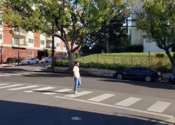 밤새 한인타운에 그려진 횡단보도, 누가 만들었나 보니