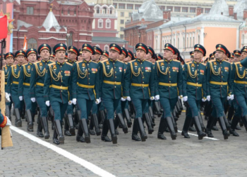 “러, 마리우폴서 대규모 전승절 열병식 준비”