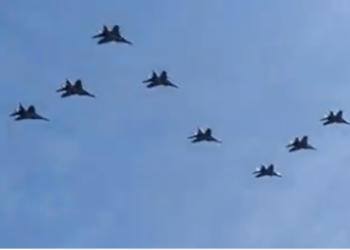 모스크바 상공 나타난 ‘Z편대’..푸틴의 속내는(영상)