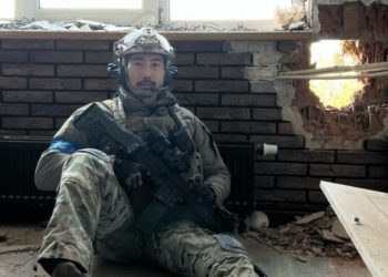 “이근, 우크라에 카메라맨 데려와…제정신인가”