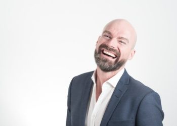 법원 “남성 ‘대머리’라 부르면 성희롱…가슴 크기 언급과 동일”