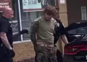 버팔로 수퍼마켓 총기 난사, 최소 10명 사망..’백인우월주의’ 남성 체포