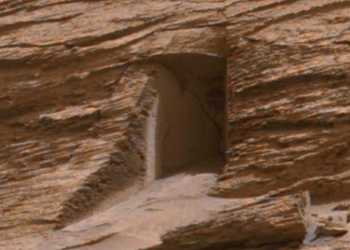 NASA 충격적인 화성 사진 공개..”화성에 인공 동굴? “
