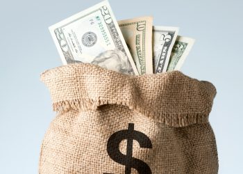 ‘스멀스멀’ 다가오는 침체기..”현금 확보, 집은 팔 때”