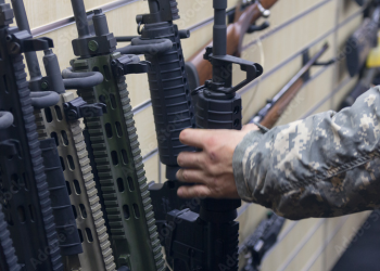 미국 총기 제조 10년만에 3배 증가..2020년 1130만정